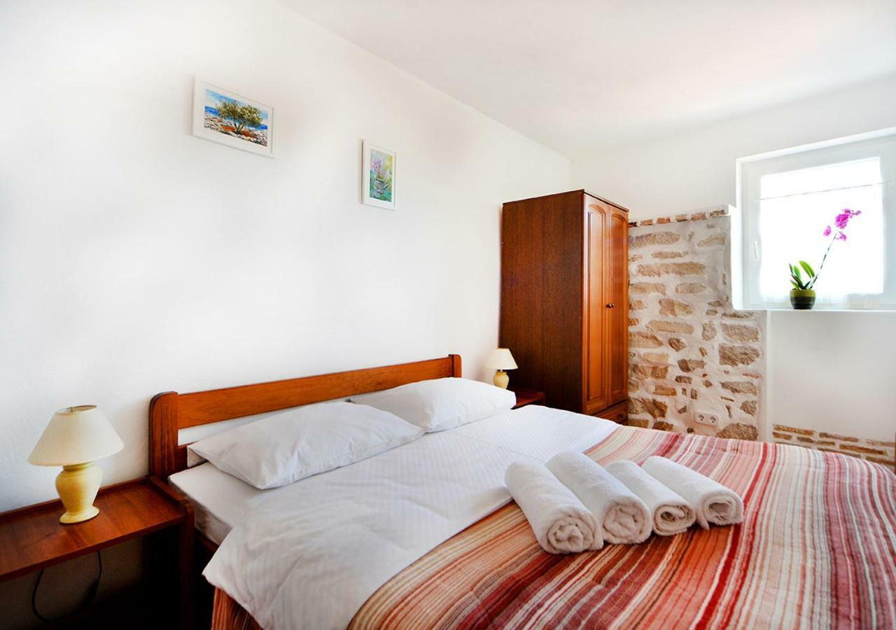 Old Town Vrsar, Apartments Danica & Zoran Bagian luar foto