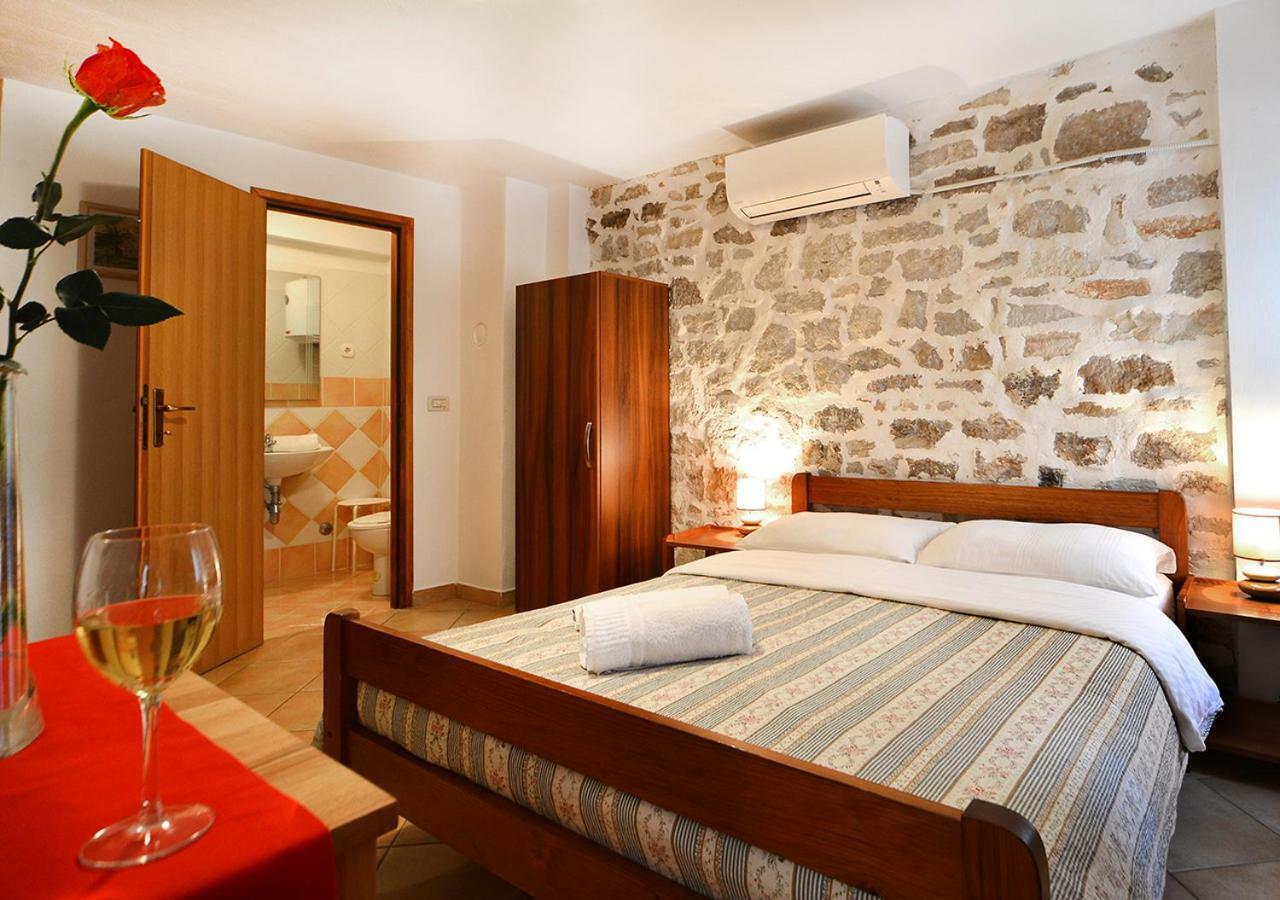 Old Town Vrsar, Apartments Danica & Zoran Bagian luar foto