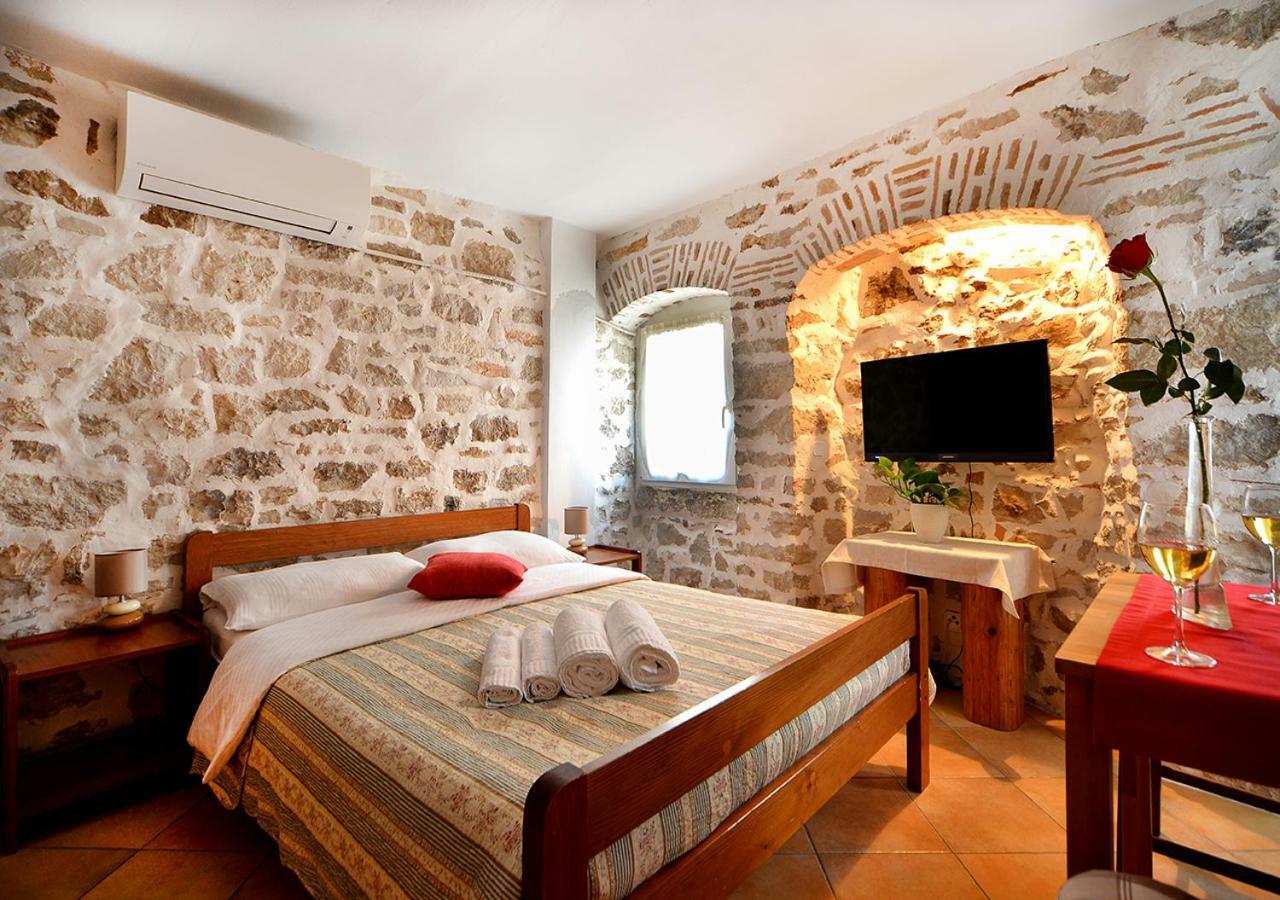Old Town Vrsar, Apartments Danica & Zoran Bagian luar foto